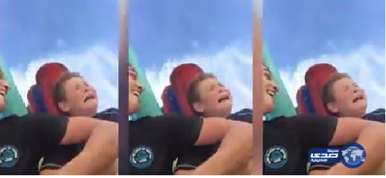 شاهد: طفل يصاب بهستيريا في مدينة الملاهي!