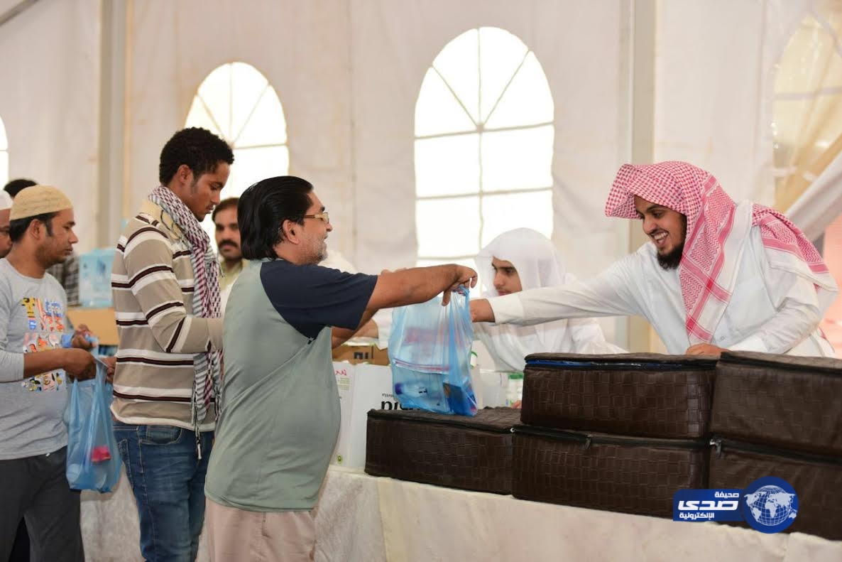 بالصور..فريق العطاء التطوعي النسائي يقدم 36 ألف وجبة خلال &#8220;شهر رمضان&#8221;