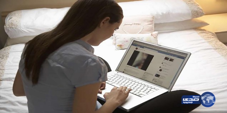امرأة متزوجة تربح 3 آلاف أسترليني يوميًا بابتزاز الرجال على الإنترنت