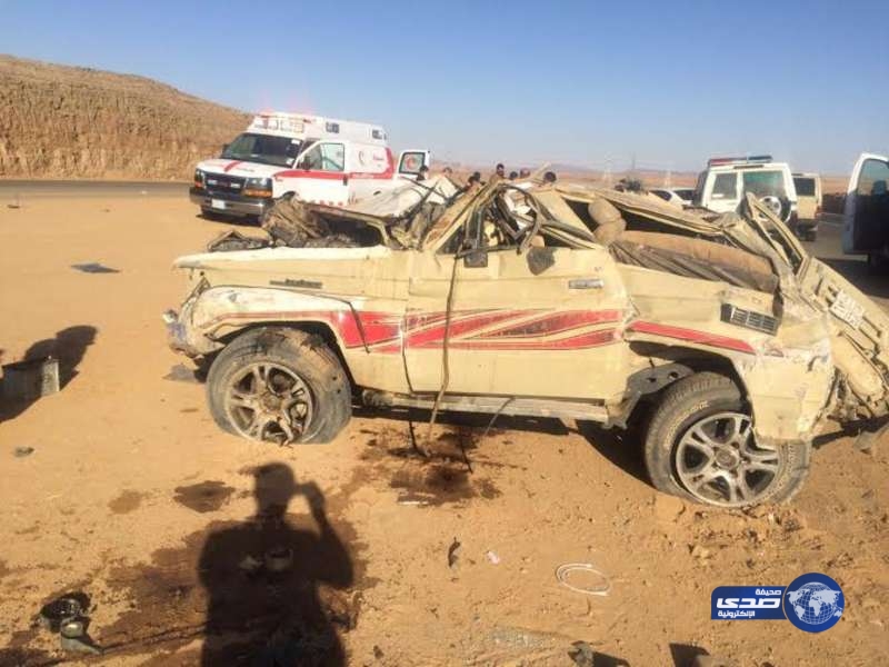 بالفيديو.. إيرانيون يسرقون زجاجات خمور أثر انقلاب سيارة  ويتركون المصابين