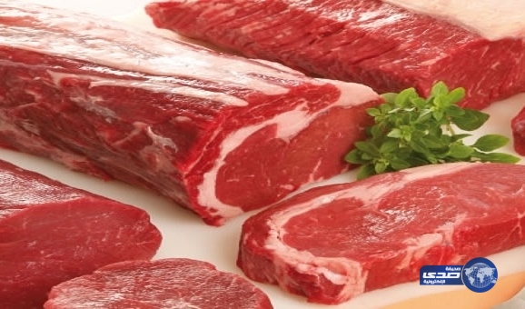 مختص يحذر من إذابة اللحوم المجمدة بشكل خاطئ.. ويؤكد: قد تسبب التسمم الغذائي