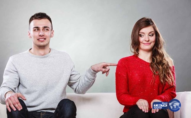 زوج يخجل من زوجته والسبب غريب جدا ….!!!!