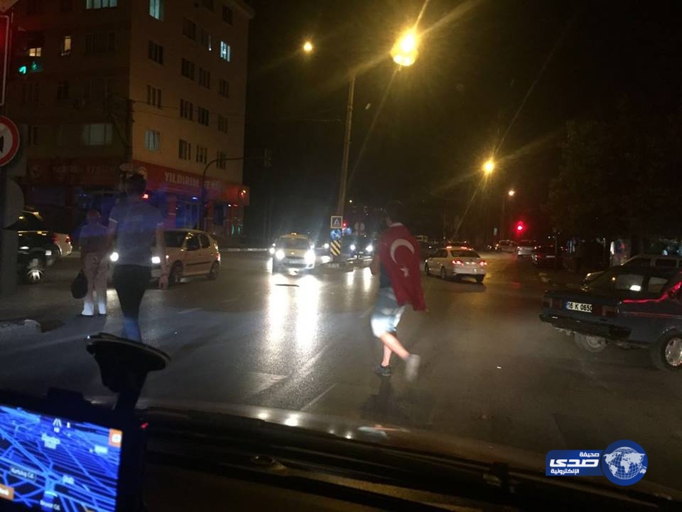 مروحية عسكرية تطلق النار في شوارع تركيا