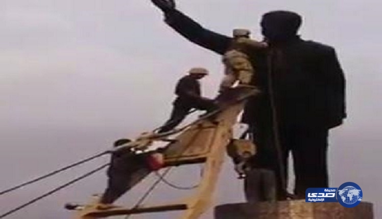 بالفيديو.. محطم تمثال صدام حسين: نادم على ما فعلت.. فبعد صدام عُدنا للقرون الوسطى
