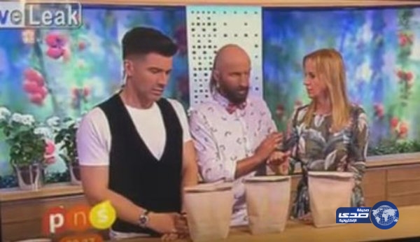 فيديو: ساحر يتسبب في إصابة خطيرة لمذيعة بعد فشل خدعته على الهواء