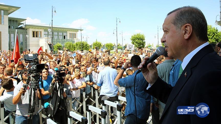 أردوغان خلال خطابه للشعب: الانقلابيين حلقوا الطائرات والدبابات ضدكم ..وقوات أوقفت الامكانيات التكنولوجية