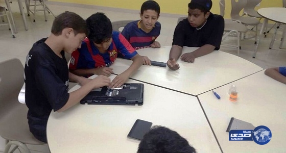 طلاب نادي الحي بصوير الجوف يتدربون على الحاسب الآلي ويعتنون بالمساجد