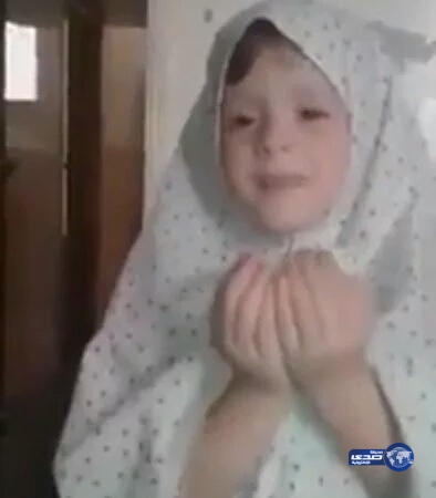 بالفيديو.. ميليشيات النظام السوري تقصف منزل طفلة أثناء ترديدها الدعاء