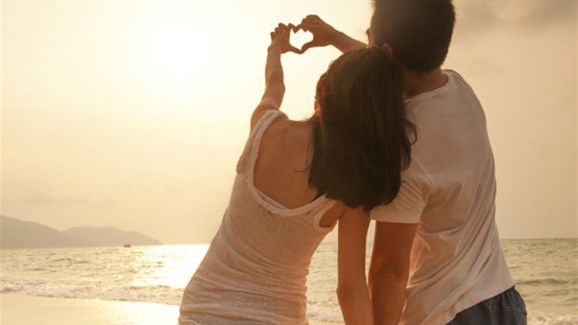 حركات بسيطة تكشف الكثير عن علاقتك بالشريك