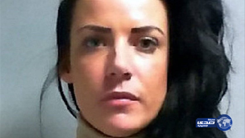 رأته يقبّل امرأة أخرى… فما كانت ردّة فعلها؟