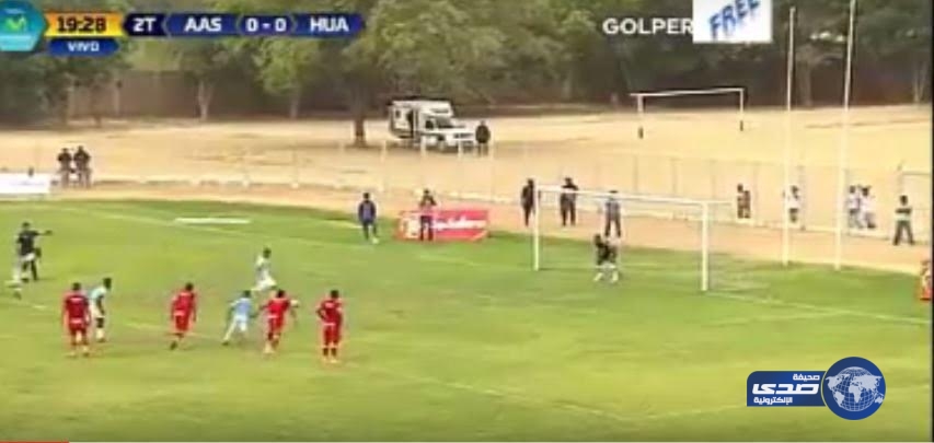 فيديو: لاعبين حاولا تنفيذ ركلة جزاء ميسي وسواريز وتنتهي محاولتهما بشكل بائس!