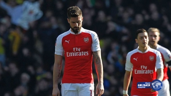 ماذا سيفعل فينجر عندما يعلم بهذا التصرف الأحمق من أوزيل في حق زميله بالفريق؟!