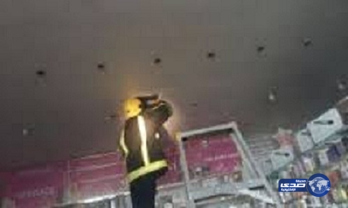 إخماد حريق في معرض ملابس في بلقرن