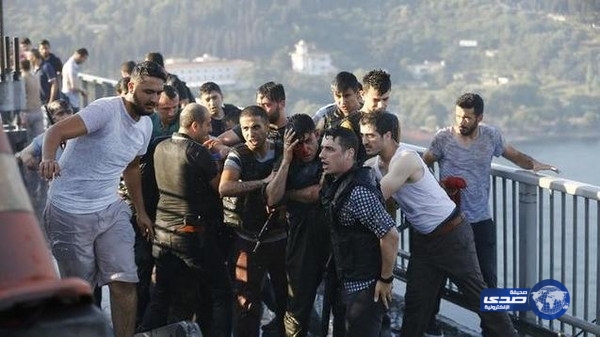جنود أتراك هاربون يطلبون اللجوء السياسي لليونان.. وتركيا: نريد تسلم الخونة