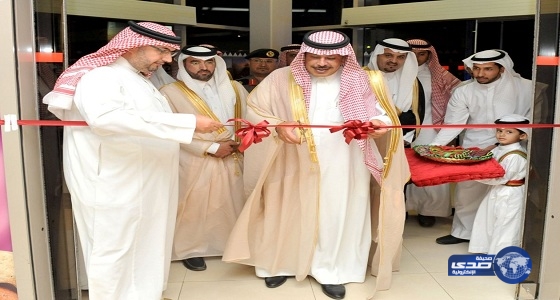 الأمير مشاري بن سعود يفتتح معرض الفنون البصرية بمطار الملك سعود بالباحة
