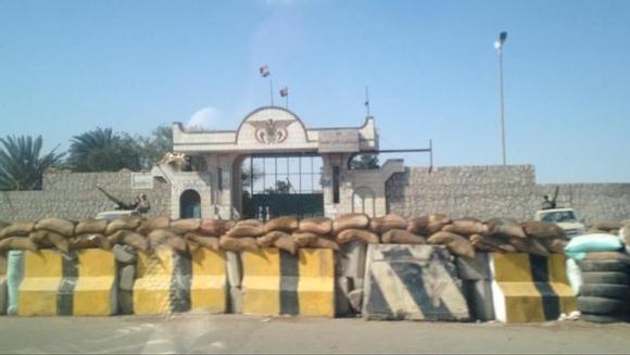 الجيش اليمني يستعيد السيطرة على معسكر الصلبان بعدن