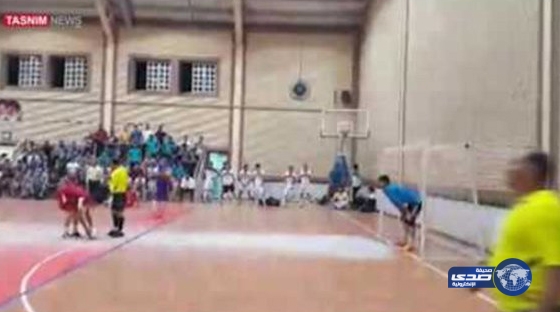 بالفيديو .. حكم إيراني يعلن عن ركلة جزاء ويفارق الحياة