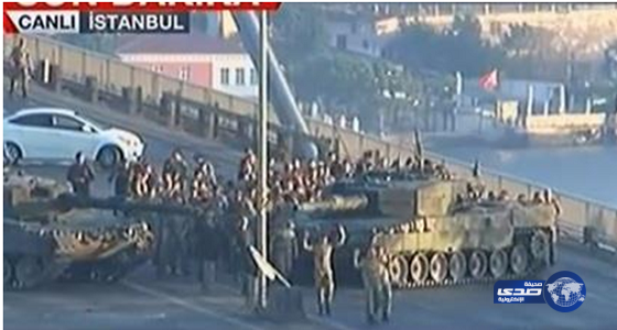 بالفيديو.. جنود أتراك يسلمون أنفسهم لقوات الأمن بعد فشل الانقلاب