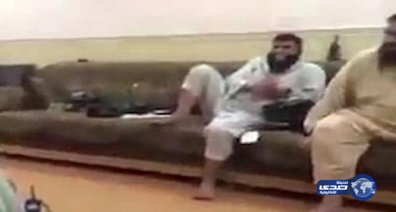 بالفيديو.. «دواعش» يسخرون من فتاة بعد اغتصابها