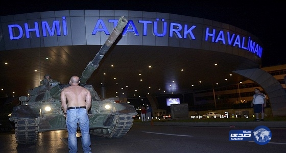 بالصور.. إرادة الشعب التركي في مواجهة دبابات الانقلابيين