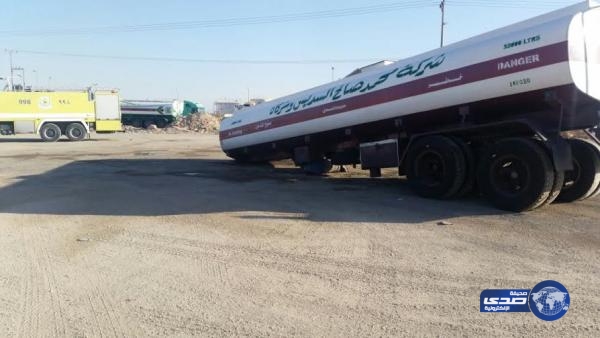 تسرب وقود من مقطورة صهريج   اثر حادث انقلاب في  طبرجل