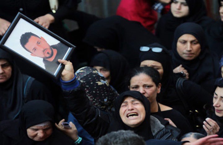 سيدة جنوبية تتفاجأ بمشاركة ابنها في المعارك السورية بجانب حزب الله  ..وتصرخ مطالبة بإعادته
