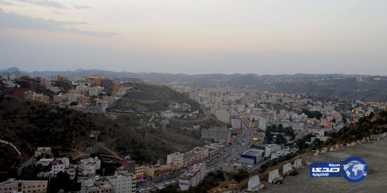 بالصور .. أمطار متوسطة على منطقة الباحة