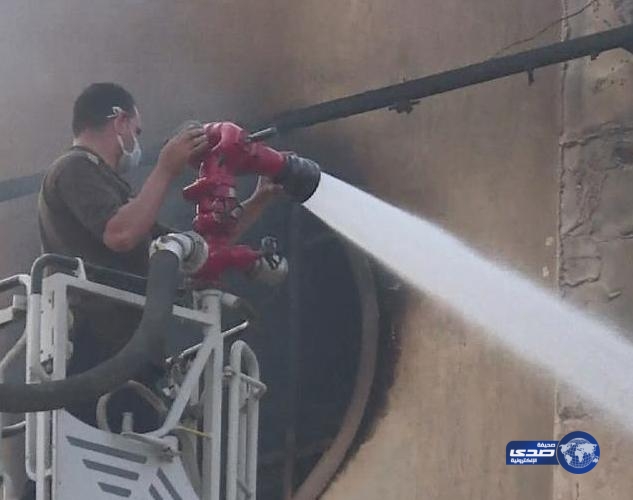 حريق ضخم بمصنع لإنتاج الأثاث في مصر