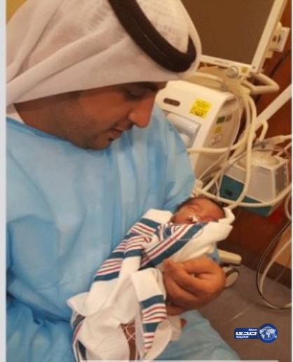 بالصور.. إنقاذ “مولود” في أبوظبي بعد حدوث انفجار في معدته