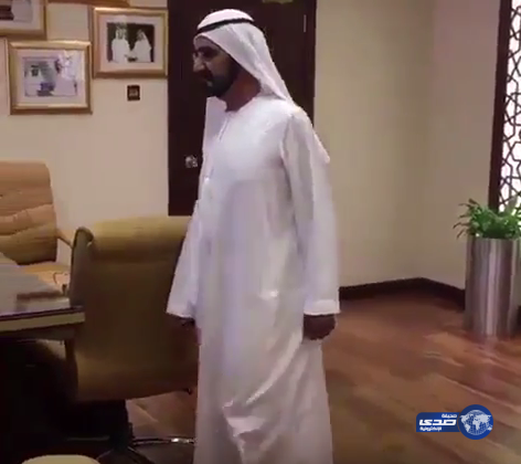 بالفيديو.. حاكم دبي يقوم بزيارة مفاجئة لدائرة حكومية ويكشف تغيب الموظفين