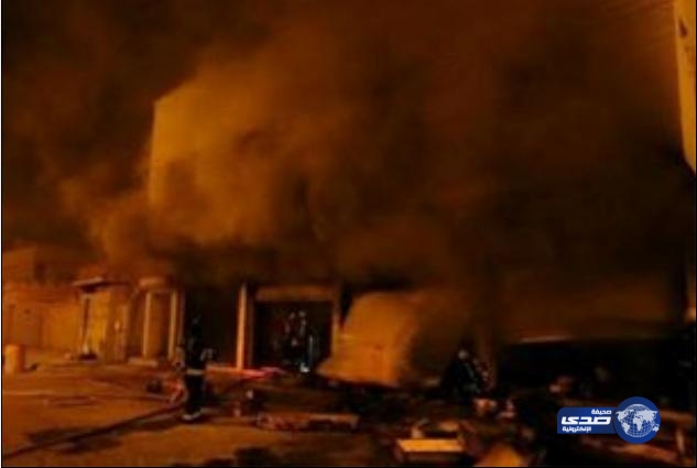 “مدني القريات” يخمد حريقاً في محل مفروشات بالعزيزية