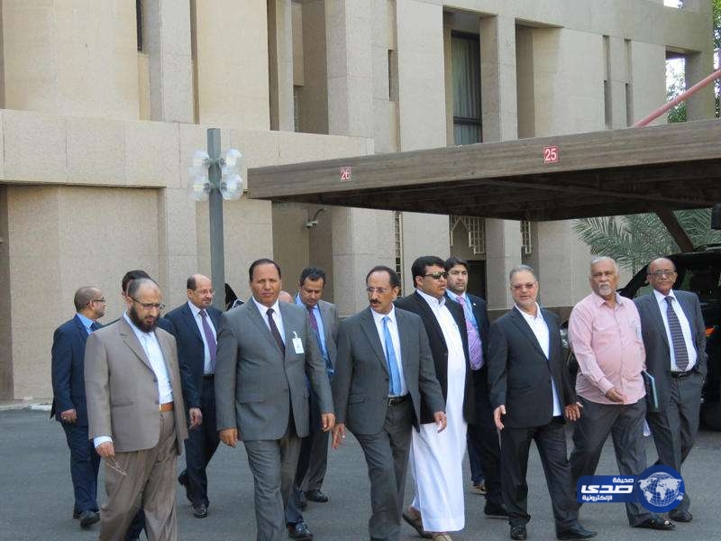 وفد الحكومة اليمنية يغادر الكويت بعد التوقيع على الاتفاق الذي طرحه ولد الشيخ