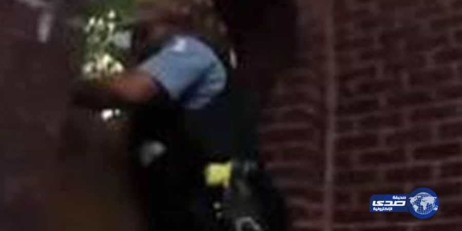 بالفيديو.. شرطة شيكاغو تكبل مراهق أسود وتطلق عليه الرصاص حتى الموت