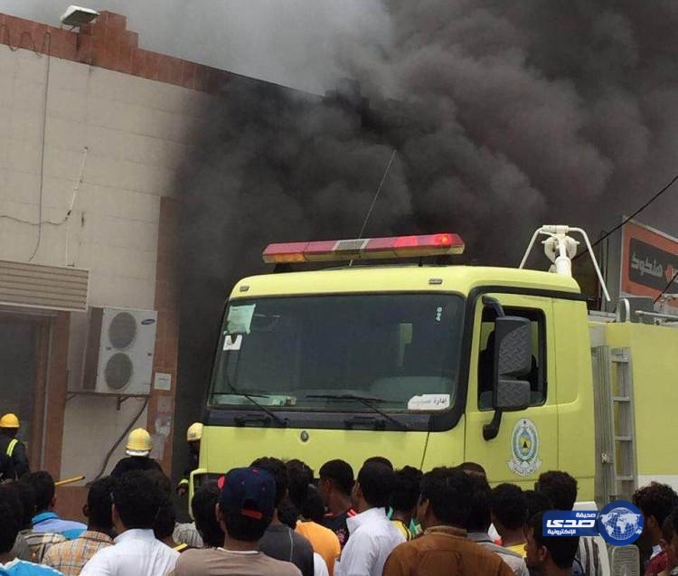 بالصور ..حريق ضخم في مستودع بلاستيك بصبيا