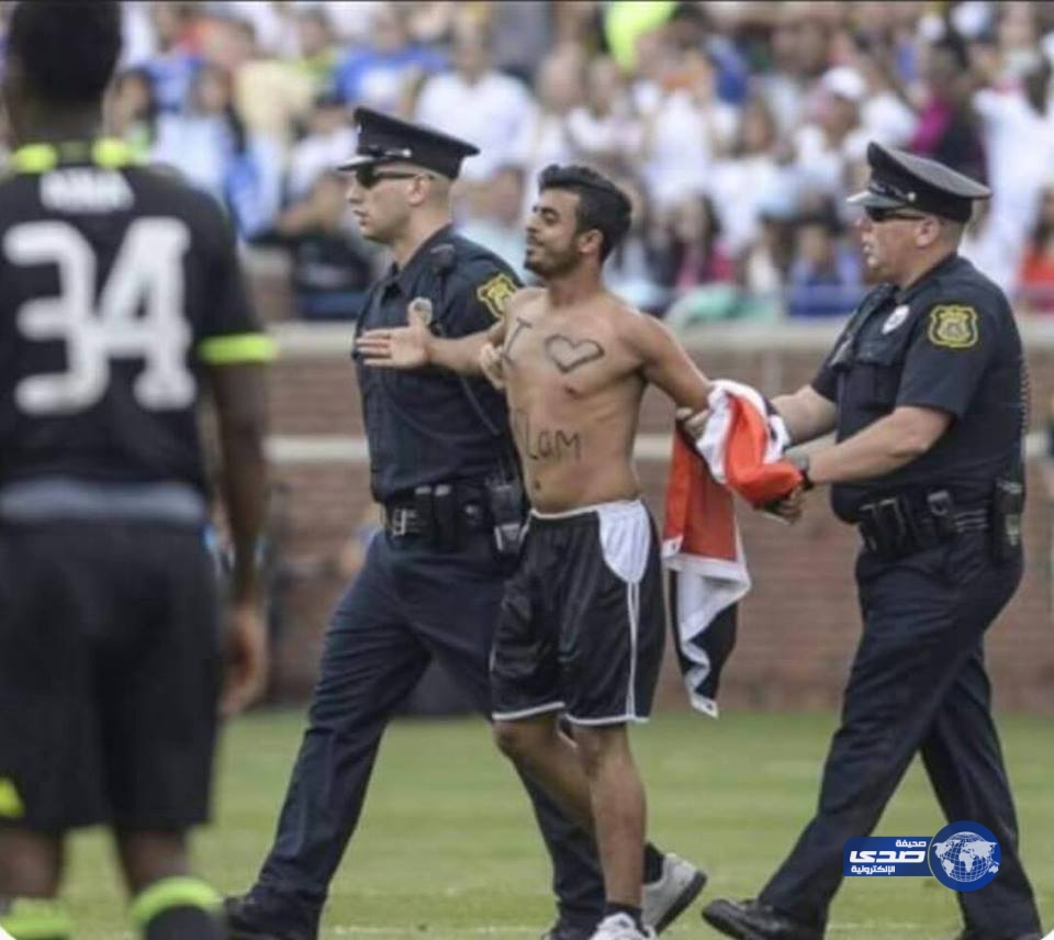 بالفيديو.. مقتحم مباراة ريال مدريد وتشيلسي : فعلت ذلك حباً في الإسلام