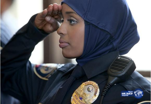 تشجيعا للمسلمات علي الانخراط في الشرطة..&#8221;كندا&#8221; تسمح للنساء بإرتداء الحجاب