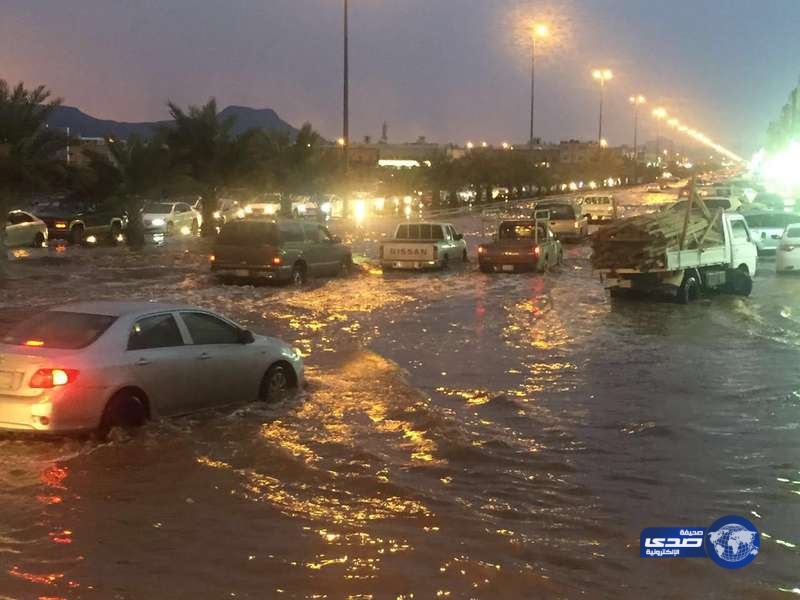 بالصور : إستنفار حكومى بالمدينة المنورة لمواجهة غرق الشوارع بالأمطار