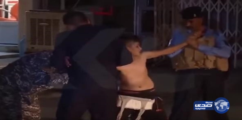 بالفيديو.. الشرطة العراقية تضبط طفلا يرتدي حزاماً ناسفاً حاول تفجير نفسه وسط كركوك