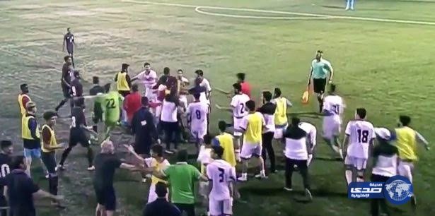 فيديو: تهور لاعب بحريني يحول مباراة أمريكا والبحرين لحرب شوارع حقيقية!