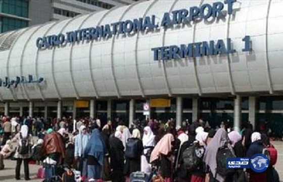 سيف و مخدرات يوقفان سعوديين بمطار القاهرة