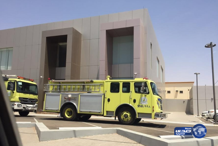 بالصور .. السيطرة علي حريق محدود بمبنى “مصرف الراجحي “