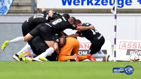 فيديو: حارس ألماني يحرز هدفا رائعا بالكعب في الدقيقة 93!