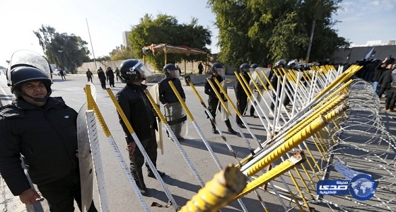 الشرطة العراقية تفرق مظاهرة بالقوة في البصرة