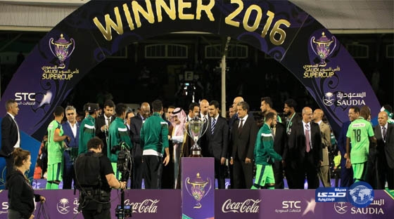 الأهلي يستلم مكافآة الوليد بن طلال