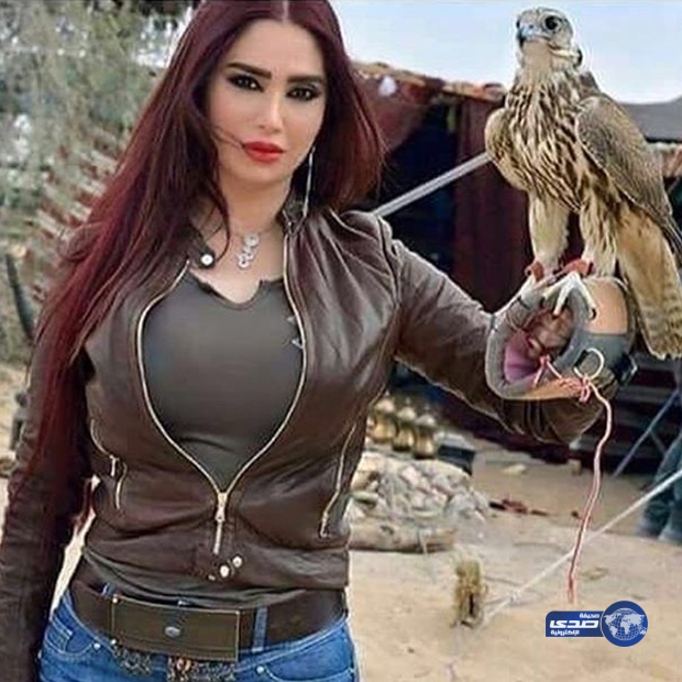 اللي مايعرف الصقر يشويه..