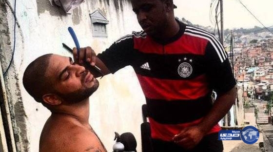 البرازيلي أدريانو من نجم كرة قدم إلى مجرم عصابات