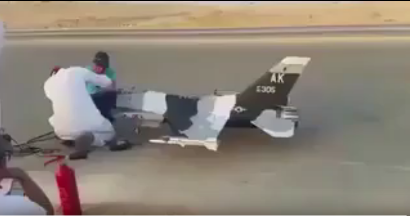 بالفيديو.. شاب سعودي يبتكر طائرة حربية يتحكم بها عن بعد