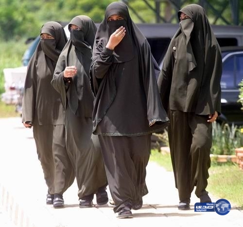 الحجاب يغزو شوارع لندن رداً على دعوات التخويف من الإسلام
