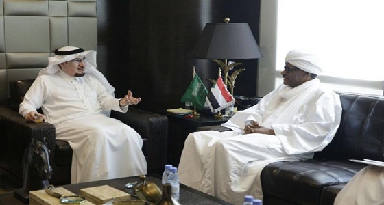 وزير العمل والتنمية الاجتماعية يبحث مع السفير السوداني تعزيز التعاون الثنائي في مجالات العمل