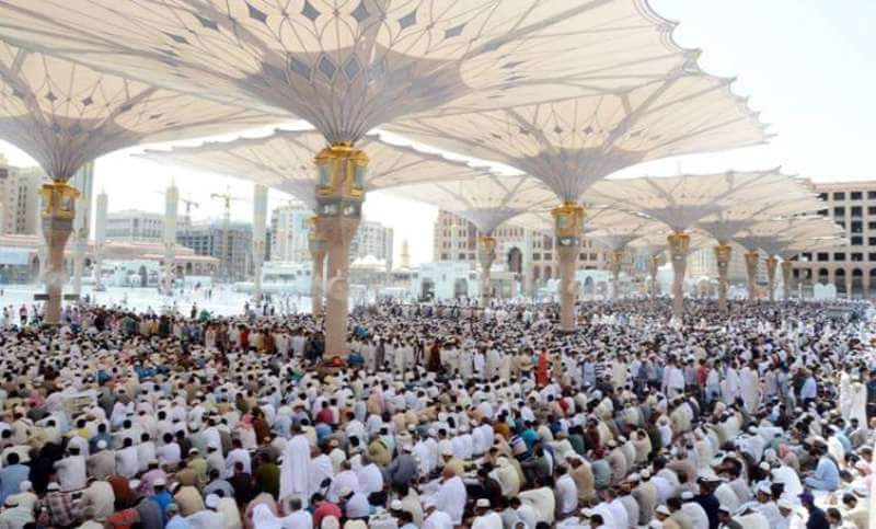 آخر جمعة في العام الهجري يؤديها نصف مليون مصلي بالمسجد النبوي